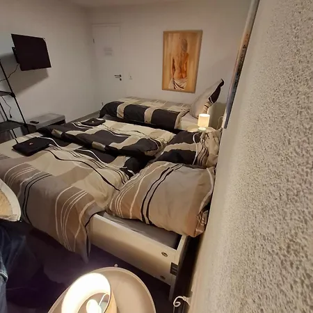 Δωμάτια σε οικογενειακή κατοικία Grooms *